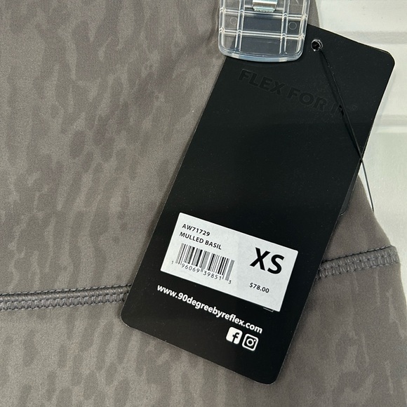 Patterned leggings NWT - Picture 2 of 2